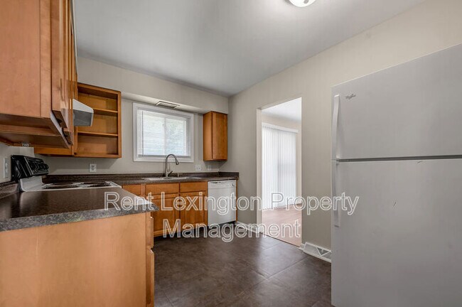 Building Photo - 833 Malabu Dr