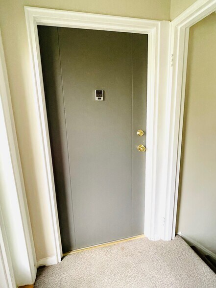 Building Photo - 7803 Lake Ave