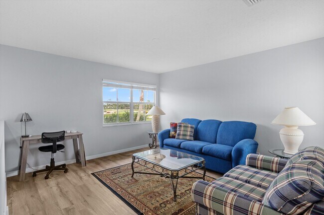 Building Photo - 2104 Country Golf Dr
