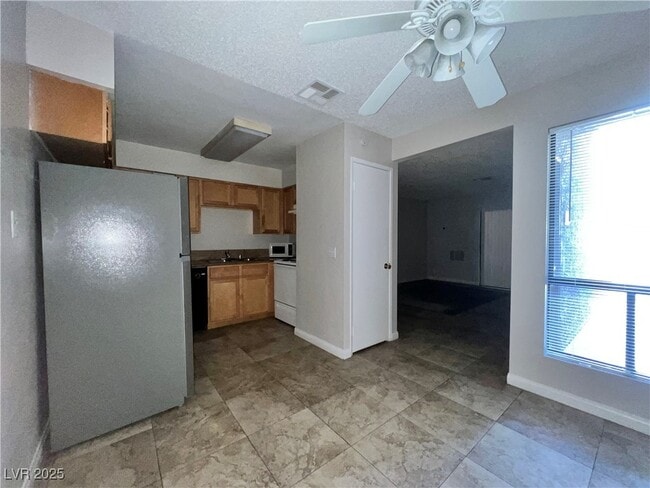 Building Photo - 3151 N Soaring Gulls Dr