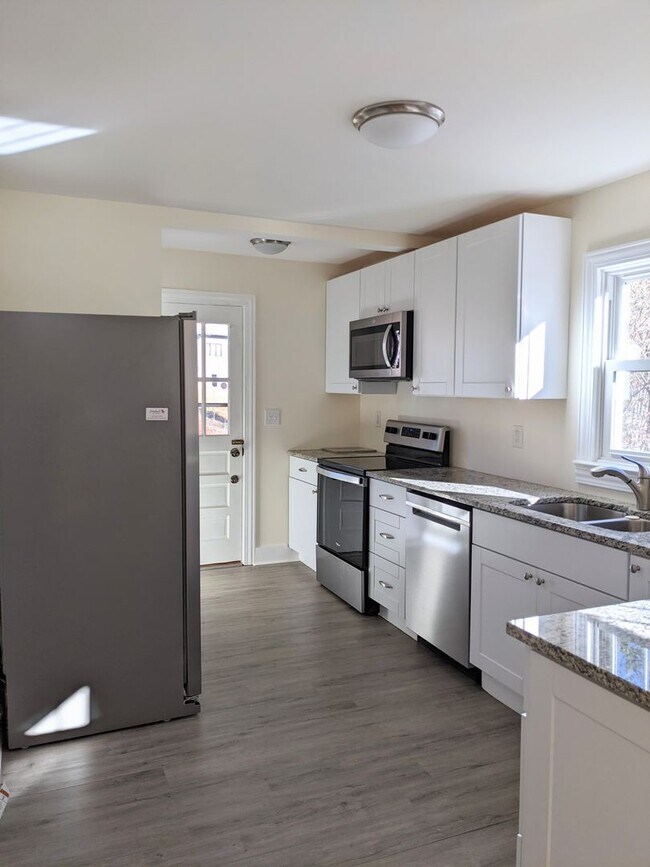 Building Photo - Beautiful Asheville Rental in the Malvern Hills Neighborhood!