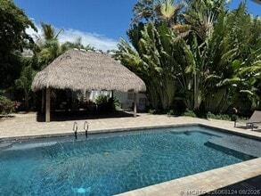 Building Photo - 510 Banyan Way