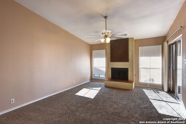 Building Photo - 2 Bedroom/2 Bath Condo San Pedro Hills Subdivsion