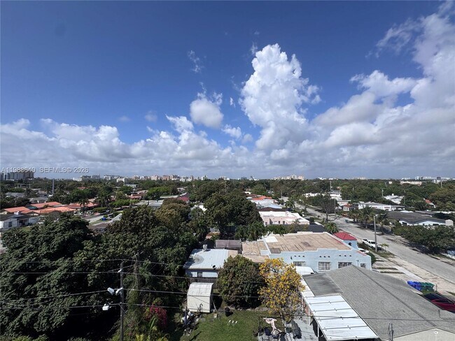 Building Photo - 1400 SW 27th Ave