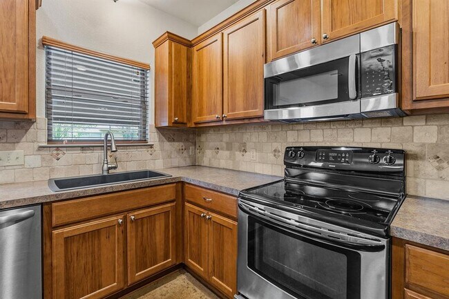 Building Photo - 10215 Twin Lake Loop
