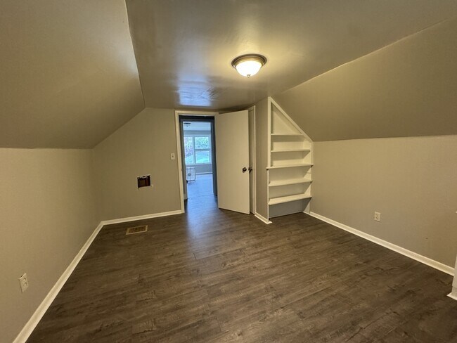 Building Photo - 458 E 272nd St