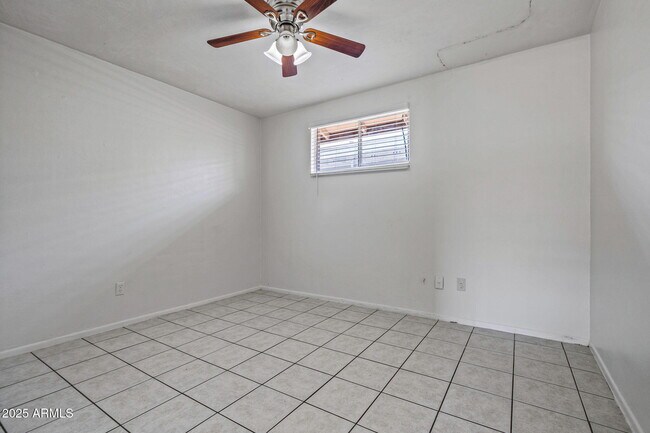 Building Photo - 555 S Bellview
