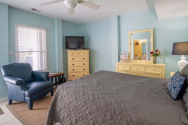 Building Photo - TIME TO SECURE A FURNISHED PROPERTY FOR THE FALL OF '26-SPRING OF '27