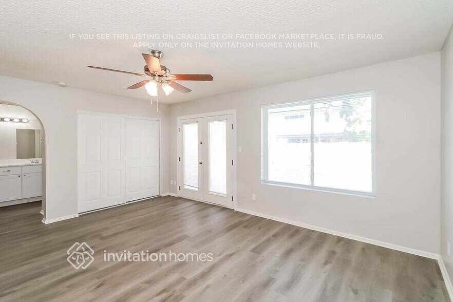 Building Photo - 6142 W Sunnyside Dr