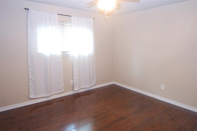 Building Photo - 1401 E Red Cedar Cir