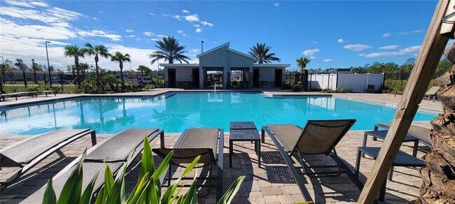 Building Photo - 5126 Magnolia Palm Dr