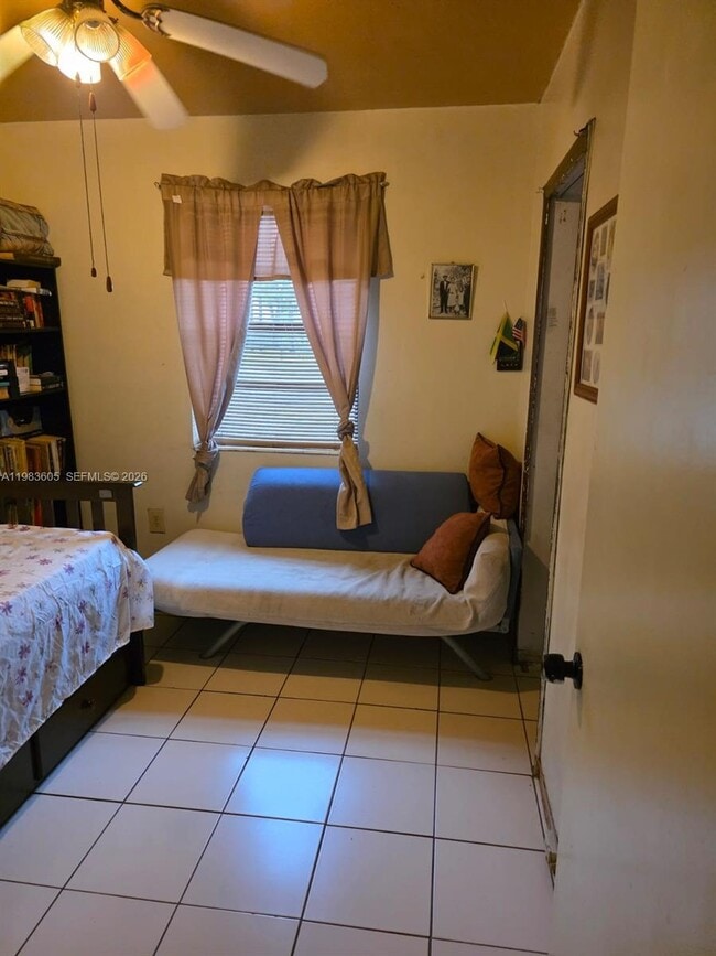 Building Photo - 620 NW 199th St