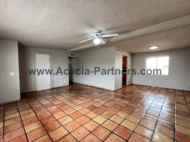 Building Photo - Two Bedroom Home