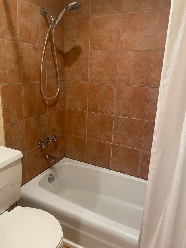 Building Photo - Move in special! Washer dryer in unit! Amazing views! Updated! Pets negotiable!