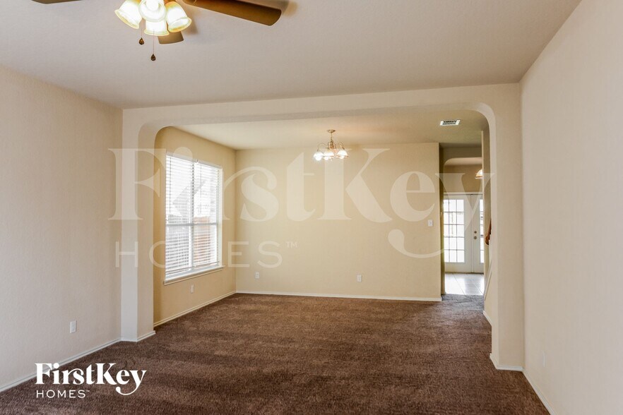 Building Photo - 12111 Karnes Way