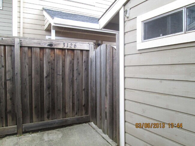 Building Photo - Desirable Stonegate-FALL RENTAL