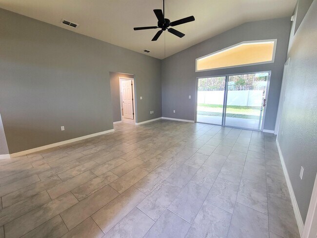 Building Photo - 800 Overlook Dr