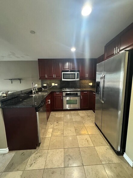Building Photo - 875 G St