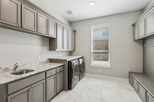 Building Photo - 916 Savannah Trl