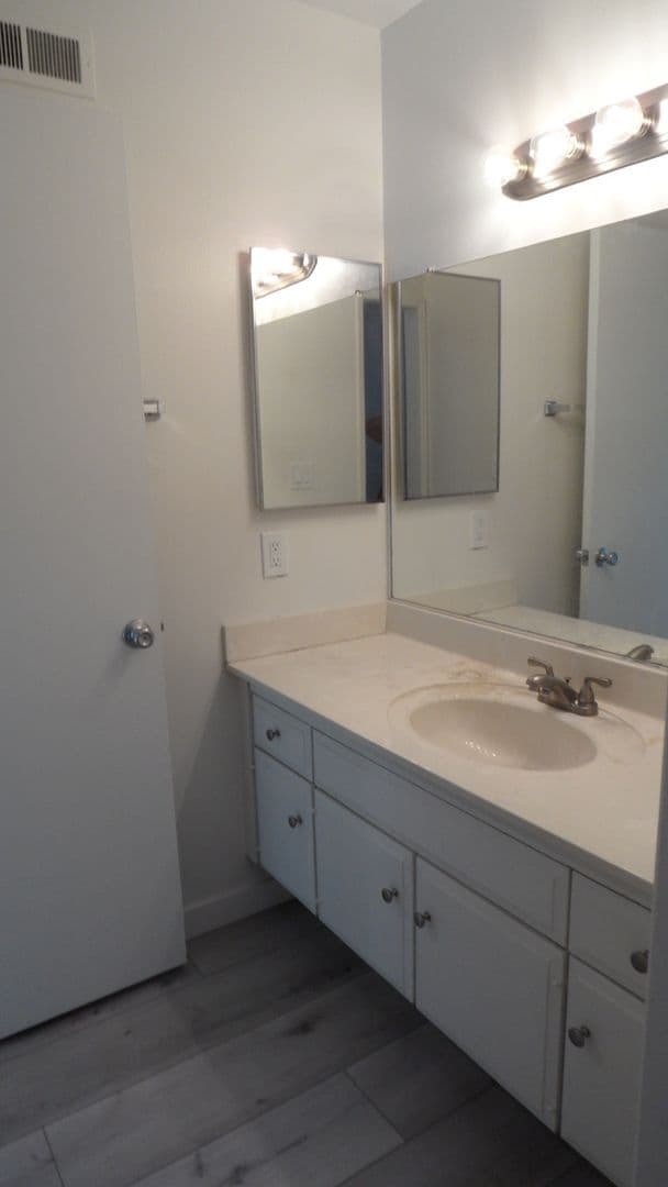 Building Photo - Beautiful Remodeled Single Story 4 BR 2 BA Home With 3 Car attached Garage