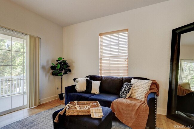 Building Photo - Incredible Townhome in the Hampden Town Ce...