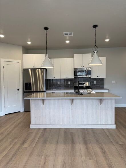 Building Photo - 3990 E Fossil Way