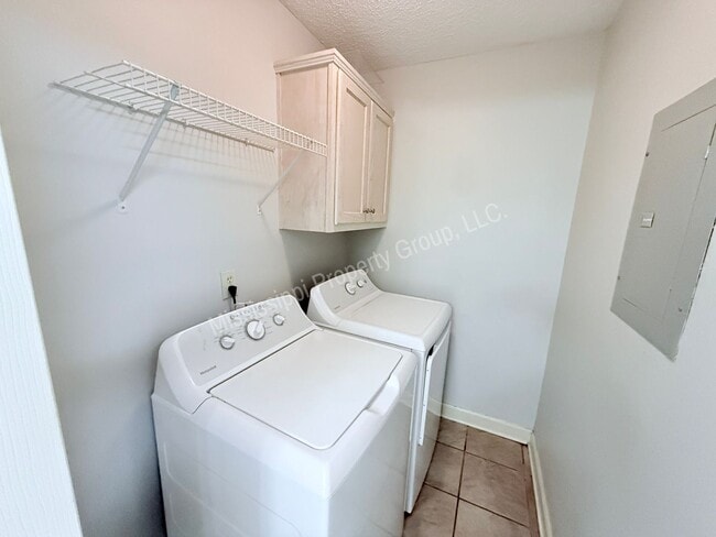 Building Photo - 2BR/2.5BA FOR RENT