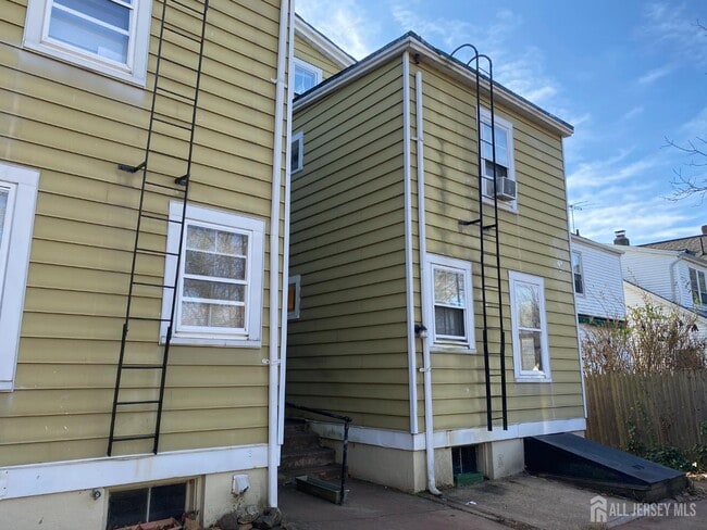 Building Photo - 237 Montgomery St