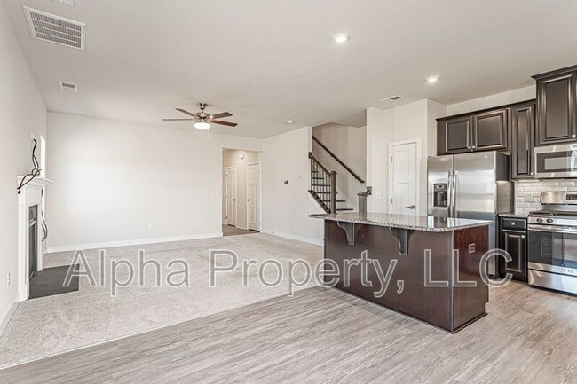 Building Photo - 300 Huntingdale Pl