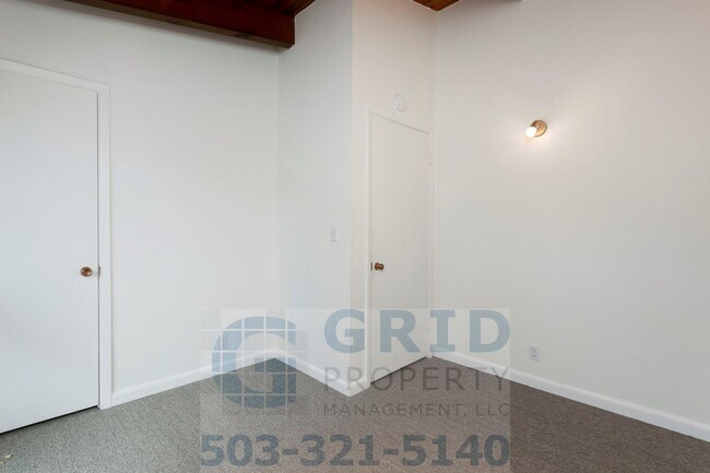 Building Photo - Gorgeous 2 Bedroom Home Available in Lake ...