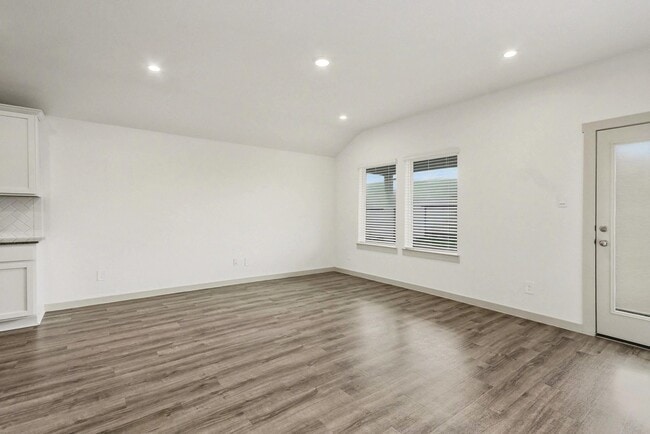 Building Photo - 9926 Palm Royal Dr