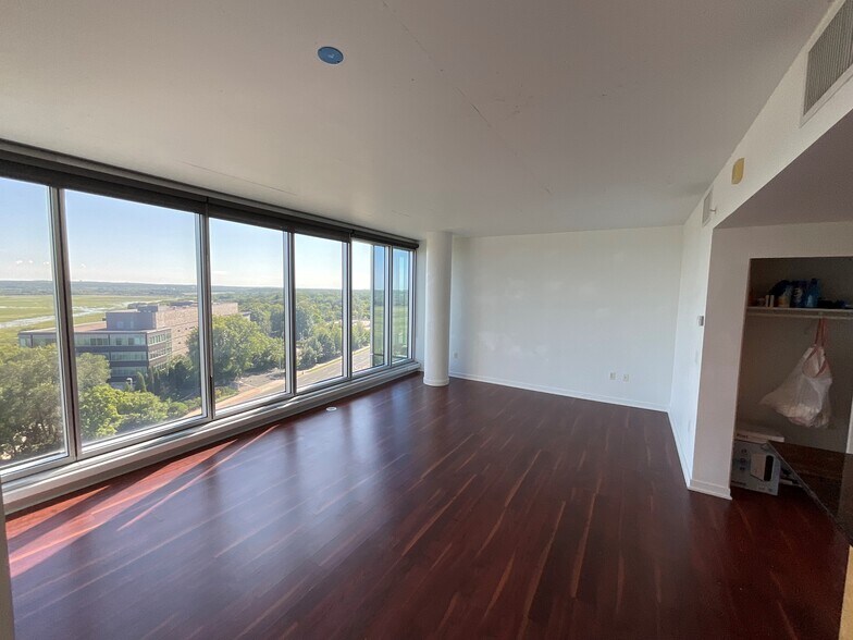 Building Photo - 8151 33rd Ave S