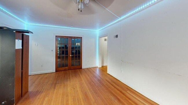 Building Photo - 801 E Ann St