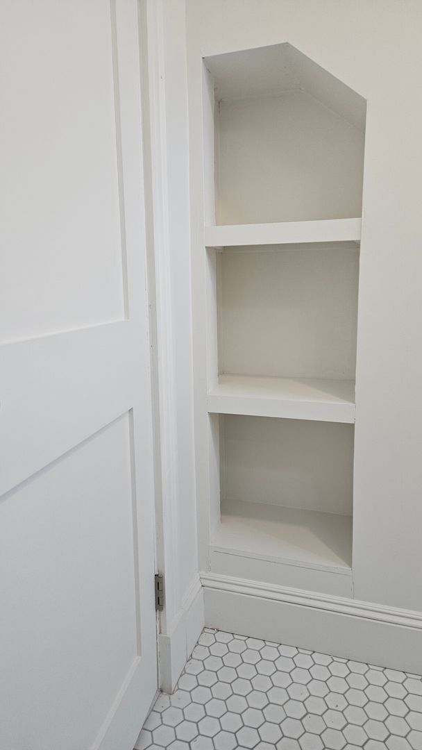 Building Photo - Must see! BRAND NEW RENOVATION! In-Unit La...