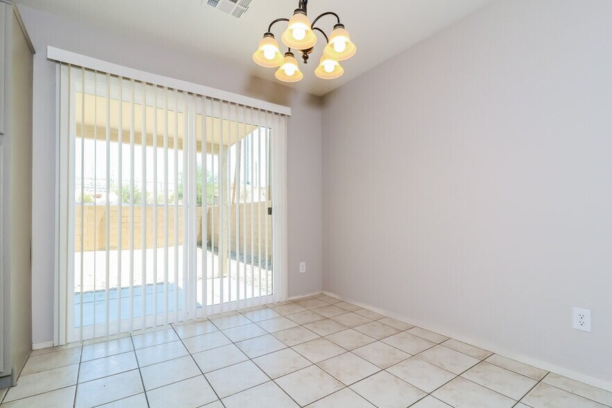 Building Photo - 10043 N 115th Dr