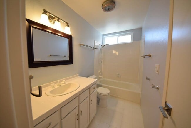 Building Photo - Call to Schedule Your Tour Today!!