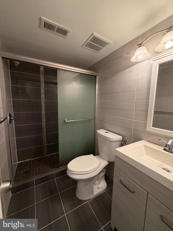 Building Photo - 606 Hazell Ln