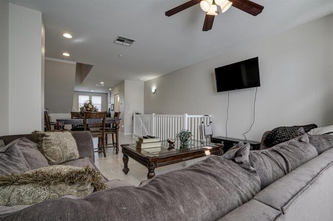 Building Photo - 3 Br SanElijoTownhome 2 car garage Granite...