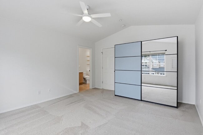 Building Photo - 3Bd/2.5Ba Edmonds Townhome