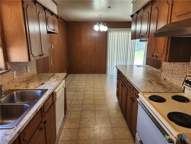 Building Photo - 2909 Oakdale Dr