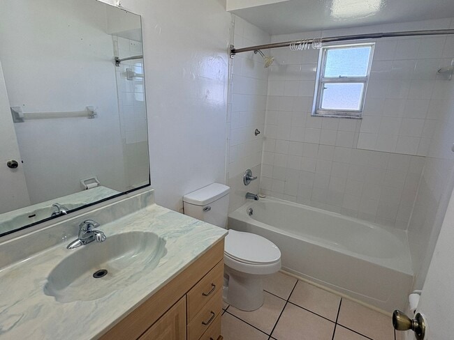 Building Photo - 729 SW 39th St