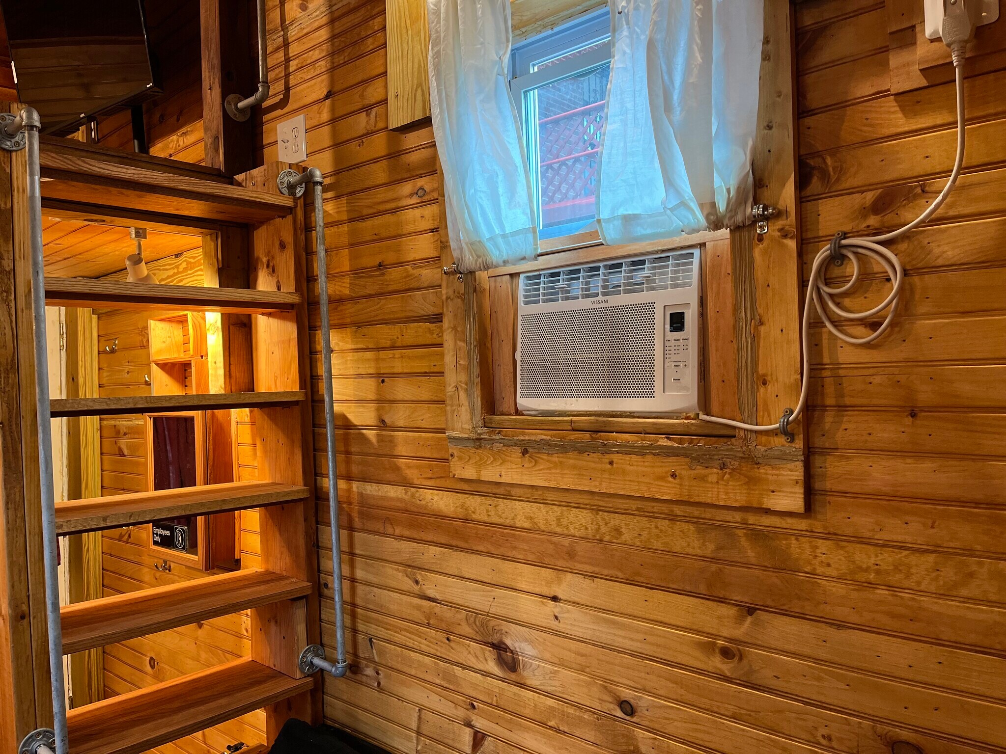 Building Photo - 142 Webster St NE