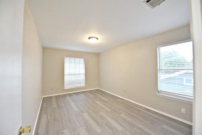 Building Photo - 12801 Margit Dr