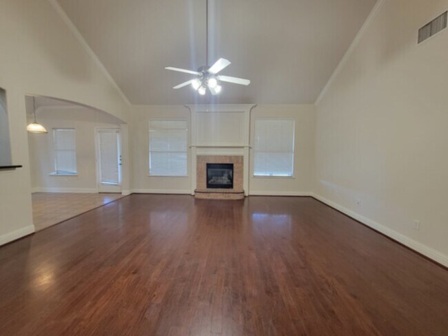 Building Photo - ***4 BEDROOM IN FORT WORTH***