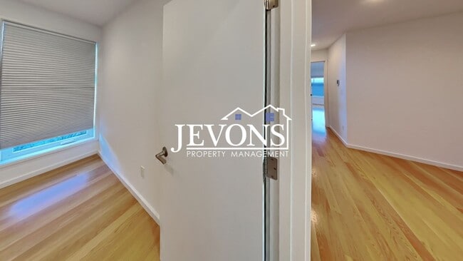 Building Photo - Luxury single-family home with inclusive water, sewer, and garbage