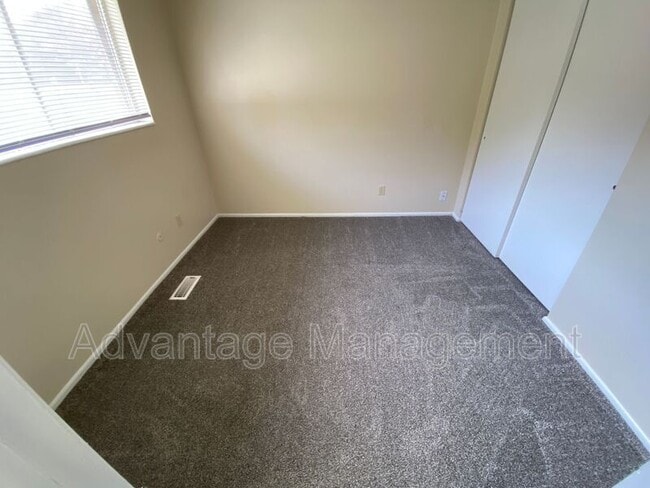 Building Photo - 122 N 1050 E