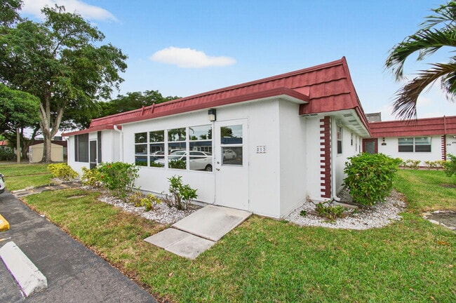 Building Photo - 213 Waterford Cresent