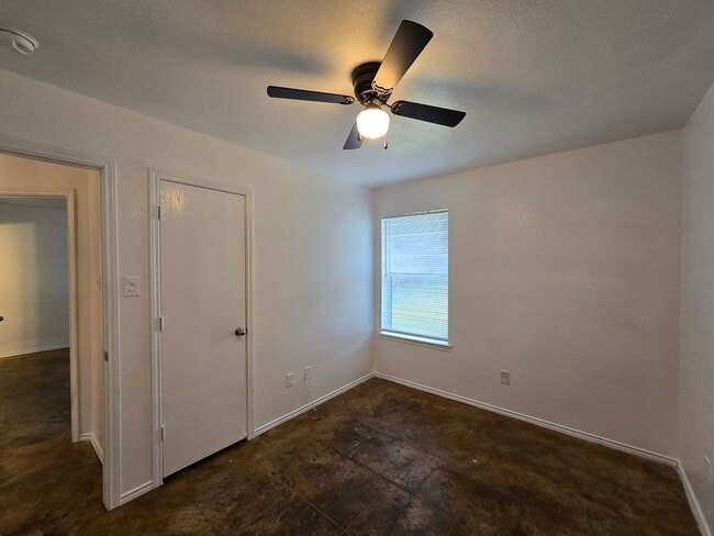 Building Photo - RENT REDUCTION - AVAILABLE NOW!