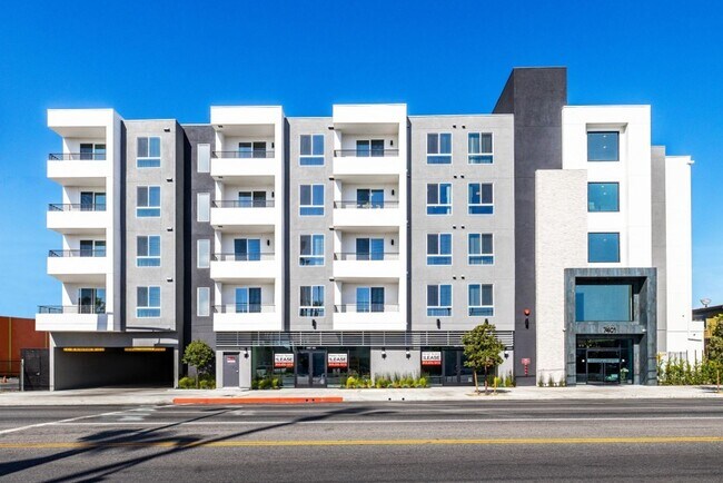 Interior Photo - Moderno - NOHO West