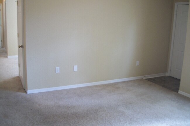 Building Photo - 823 Grand Regency Pointe